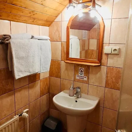 Konukevi Restaurant A Pod Draci Skalou