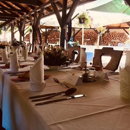 Restaurant A Pod Draci Skalou Карлштейн