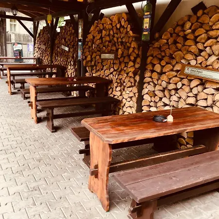 Konukevi Restaurant A Pod Draci Skalou