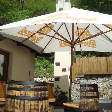 Restaurant A Pod Draci Skalou Konukevi